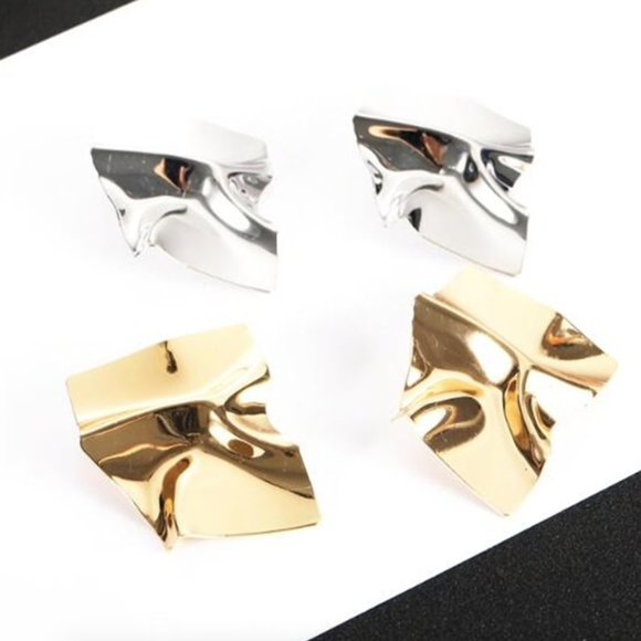 Chunky Silver Color Irregular Square Stud Earrings - Picture 4 of 4